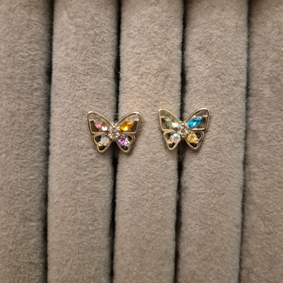 Schmetterling mit Steinchen
