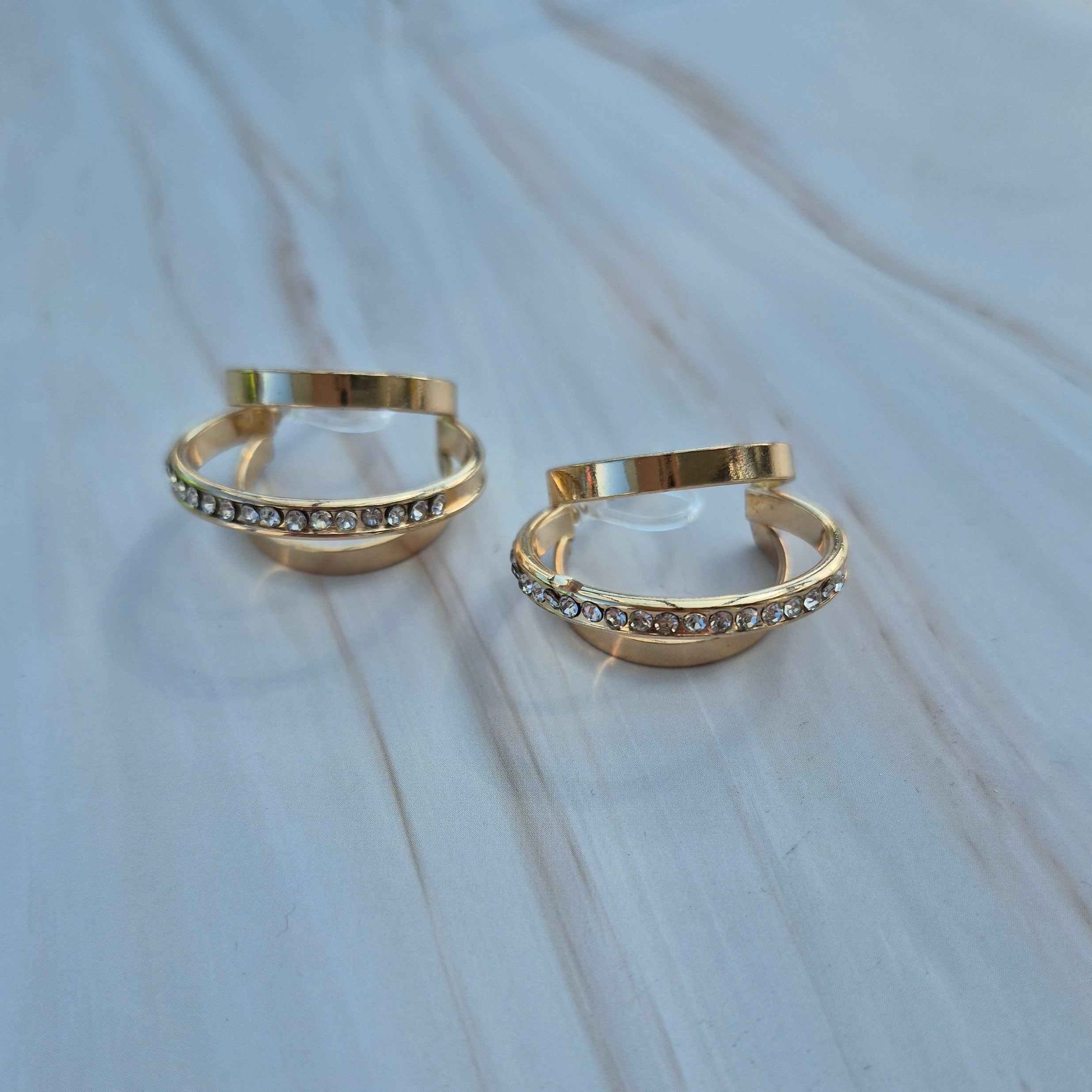 Creolen 3-fach Ring golden mit Glitzersteinchen